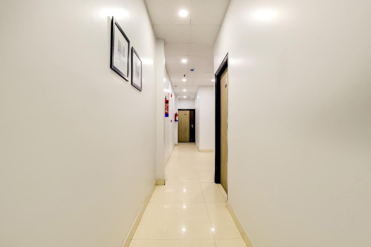 Collection O 71756 Hotel Silver Arrow Near Pacific Mall Tagore Garden Delhi  Exteriör bild