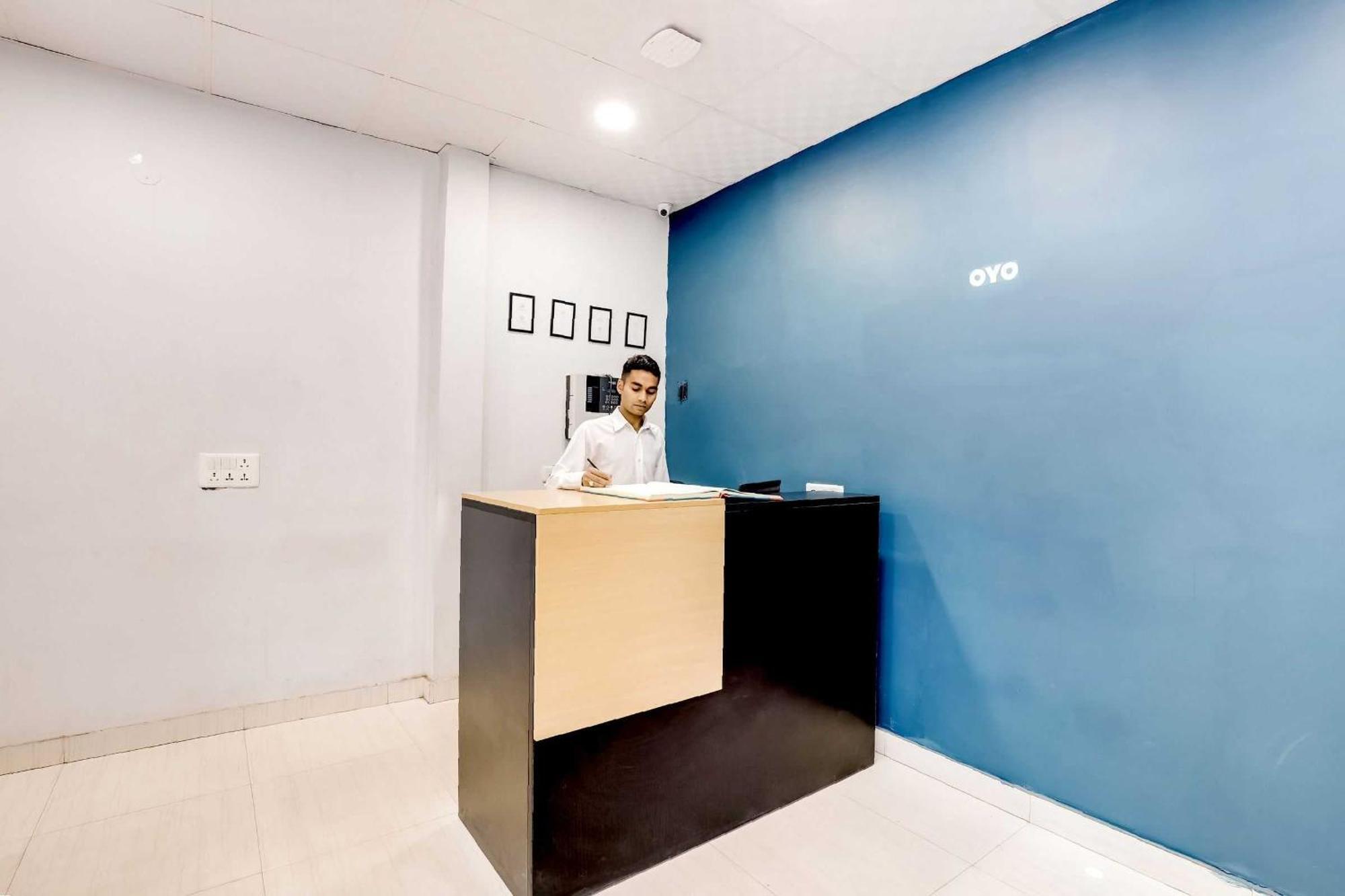 Collection O 71756 Hotel Silver Arrow Near Pacific Mall Tagore Garden Delhi  Exteriör bild